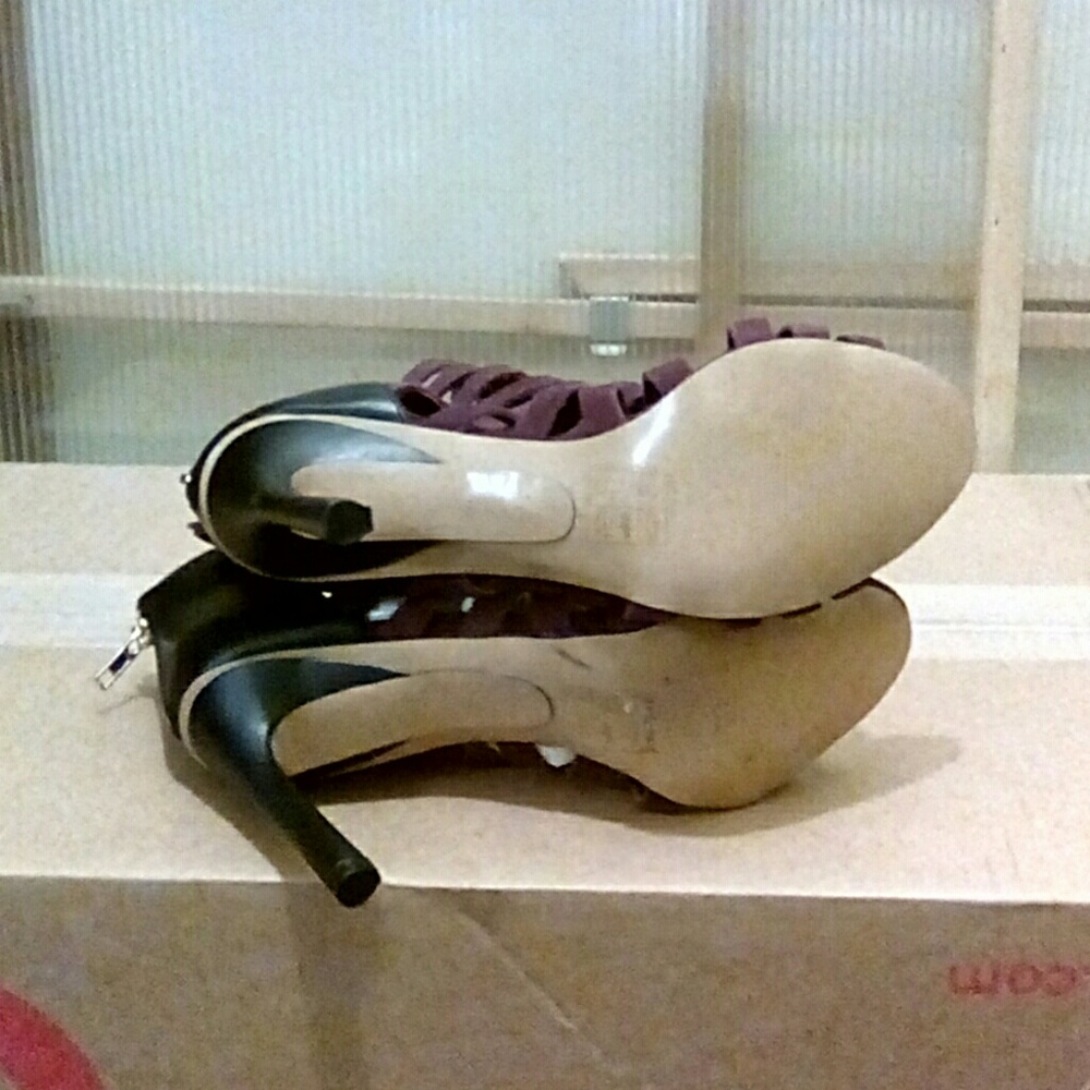Sandals - Picture 3 of 3